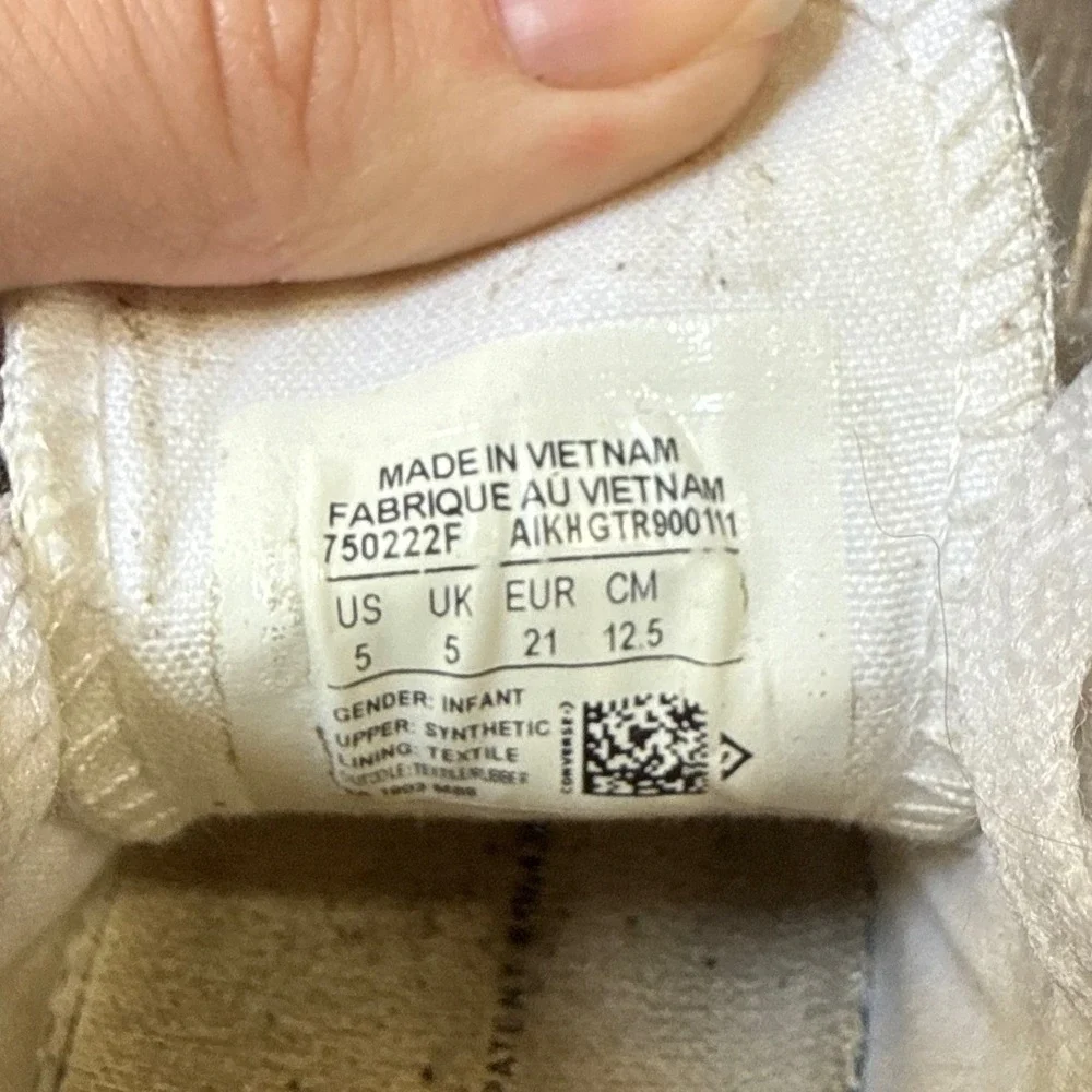 Converse Chuck Taylor Sneakers Infant Size 5 White Faux‎ Leather Low Top